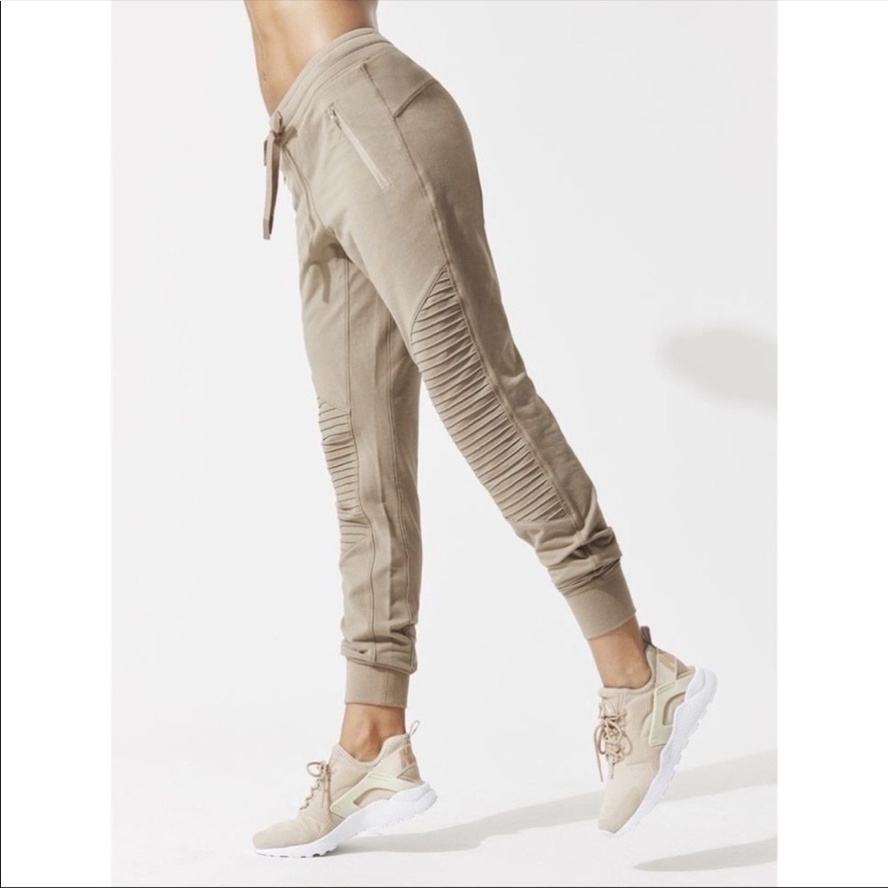 Alo Urban Moto Sweatpant in Gravel